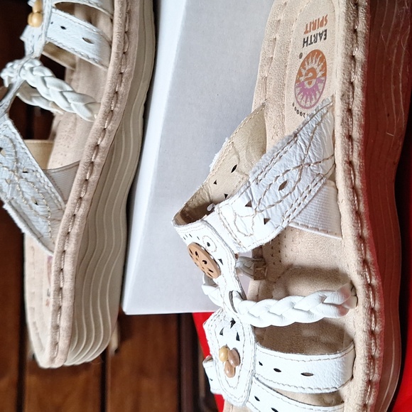 Earth Spirit Cream and Tan Braided Sandals - Picture 5 of 5